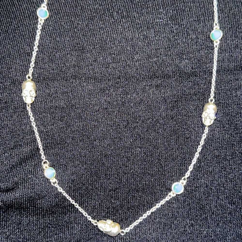 Rhinestone skull and spike necklace & earring set - Picture 4 of 5